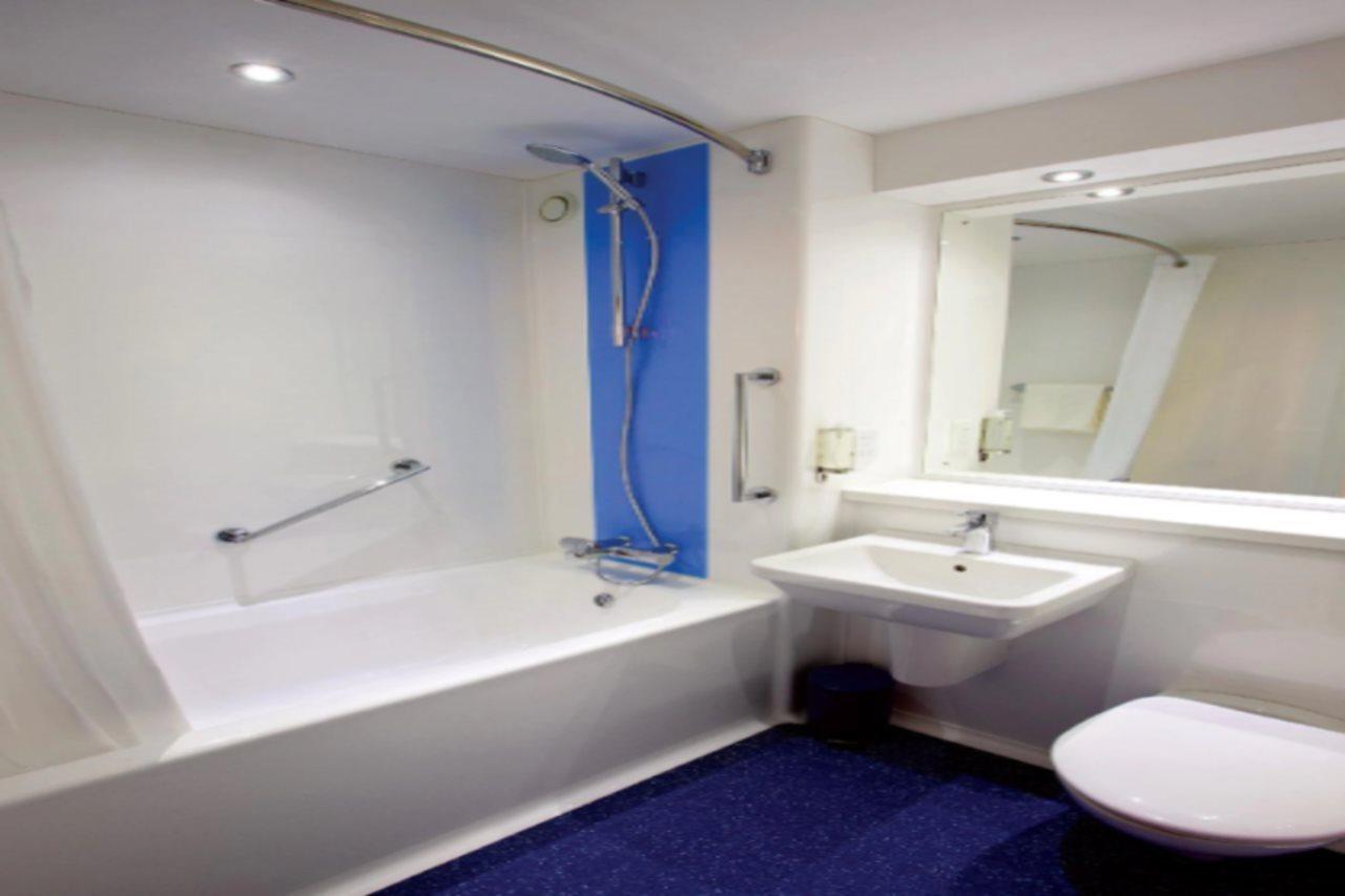 Travelodge Bracknell Eksteriør billede